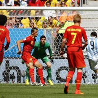 ФОТО, ВИДЕО: Удачный рикошет вывел Аргентину в полуфинал