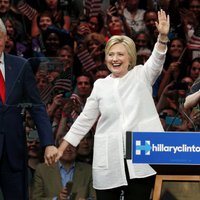 Klintone pārraksta ASV vēsturi un iegūst Demokrātu nomināciju prezidenta amatam