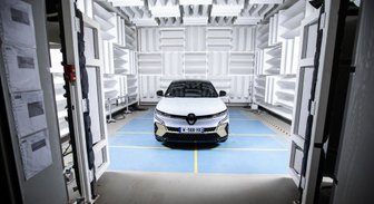 'Renault' izstrādā efektīvu divvirzienu borta lādētāju elektromobiļiem