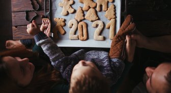 Новогодний стол как антистресс: советы, как пережить праздничный ужин 31 декабря
