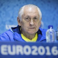 Рулевой сборной Украины подал в отставку, Суркис считает: во всем виноваты карты