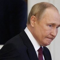 Maskavas deputāti pieprasa Putinam atkāpties no amata