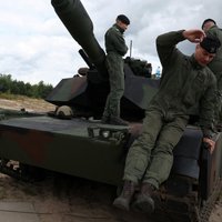 Polijai steidzami jāgatavojas iespējamam karam ar Krieviju, saka aizsardzības ministrs