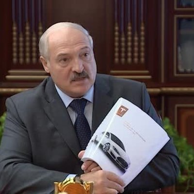 Video: Lukašenko slavē 'Tesla' un liek baltkrievu inženieriem izgatavot ko līdzīgu