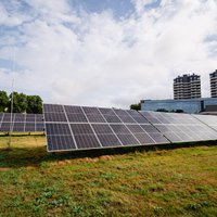 Latvijas Bankā uzstādīts saules paneļu parks par 124 000 eiro