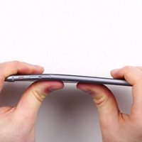 Video: Jaunais 'iPhone' nepatīkami pārsteidz - viegli 'deformējas' kabatās