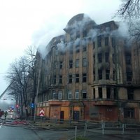 Rīgas dome nolēmusi nojaukt novembrī degušo Kalnciema ielas graustu