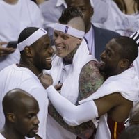 'Heat' un 'Spurs' basketbolisti iekļūst NBA pusfinālā