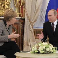 Меркель обсудила с Путиным протесты в Беларуси