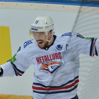 Mozjakina divi vārti palīdz Magņitogorskas 'Metallurg' pārņemt vadību KHL finālsērijā