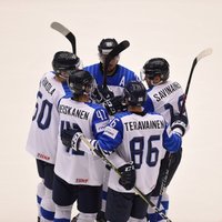 IIHF nenopietnais rangs: vikipēdijā teikts, ka Aho ir zviedru aizsargs