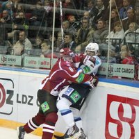 Rīgas 'Dinamo' hokejisti Astanā turpina rekordgaro uzvaru sēriju