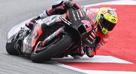 Espargaro 'MotoGP' klasē pēc Banjajas avārijas uzvar Katalonijas posmā