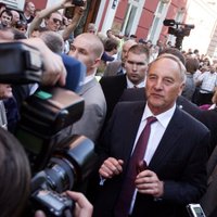 Президента Латвии призывают подать в отставку