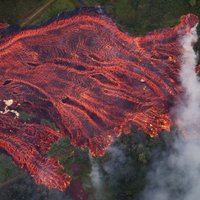 Foto: Havaju vulkāna izvirduma dēļ evakuējušies tūkstošiem iedzīvotāju