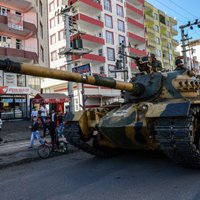 Турция перебросила к границе 20 танков, Жириновский предупреждает о захвате Сирии