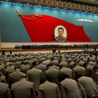Fotoreportāža: Ziemeļkorejā piemin pirms gada mirušo līderi Kimu Čeniru