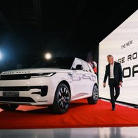 Foto: Biznesa aviācijas centrā Rīgā prezentēts jaunais 'Range Rover Sport'