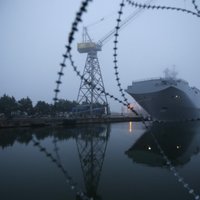 Francijā apzagts Krievijai būvētais 'Mistral' kuģis, ziņo laikraksts