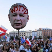 Polijā turpinās protesti pret politiķu iejaukšanos tieslietās; Valensa aicina aizstāvēt demokrātiju