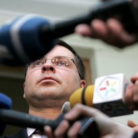 Домбровскис неожиданно ушел в отставку, правительство пало