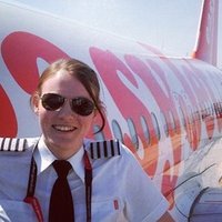 Ambiciozā Keita Makviljama – iespējams, jaunākā lidmašīnas kapteine pasaulē