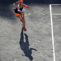 Ostapenko atspēlējas un sasniedz Štutgartes WTA turnīra pamatsacensības