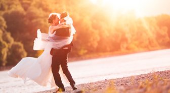 Ограничений — много, свадеб — мало. Гид по свадебным трендам на сезон весна-лето 2021