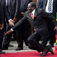 Diktators Mugabe pēc sava paklupiena sodījis 27 miesassargus