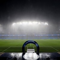 ВИДЕО: Матч Лиги чемпионов в Манчестере отменен из-за ливня