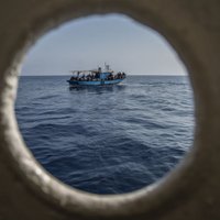 Неизвестное судно высадило на Сицилии 400 беженцев и скрылось