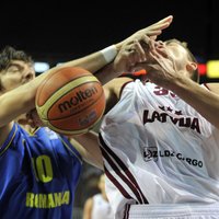 Latvijas basketbolisti otrajā puslaikā salauž rumāņu pretestību