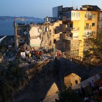 Sabrūkot dzīvokļu ēkai Itālijā, vismaz trīs cilvēki gājuši bojā