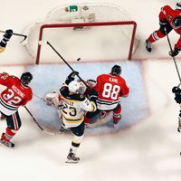 Daugaviņa 'Bruins' panāk izlīdzinājumu NHL finālsērijā