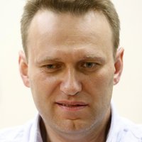 Навальный прекратит встречи с избирателями на митингах и подаст "в суд на Путина"