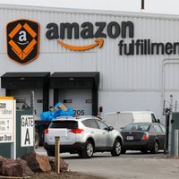 'Amazon' palielina atalgojumu un pieņem 100 000 darbinieku, 'Covid-19' krīzei palielinot pieprasījumu