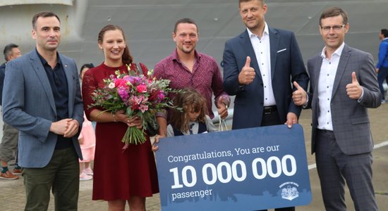 Ar kruīza kuģi 'Costa Fascinosa' Rīgas ostā ierodas 10 miljonais pasažieris