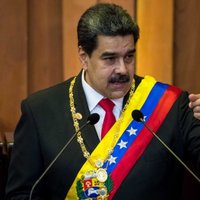 Maduro mudina Venecuēlas armiju vērsties pret 'ikvienu apvērsuma sazvērnieku'