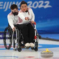 Latvijas ratiņkērlinga izlase uzvar Pekinas paralimpisko spēļu trešajā spēlē
