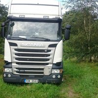 Foto: Mežā Zviedrijā jau divas nedēļas mētājas 'Scania' vilcējs no Latvijas
