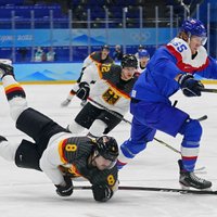 Slovākija ar pārliecinošu uzvaru izslēdz Vāciju no Pekinas hokeja turnīra