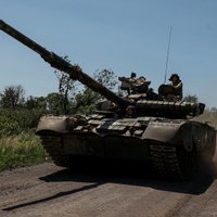 Krievija apsver atsākt tanku T-80 ražošanu, ziņo mediji