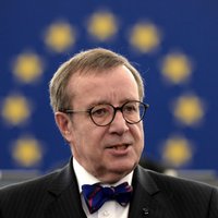 Ильвес: Эстония не может стать "мини-Швейцарией", соседствуя с Россией