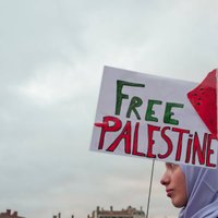 Liegumu apstrīdēs. Vai Palestīnas atbalsta piketa nesaskaņošana izaicina demokrātijas robežas?