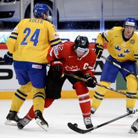 Zviedrijas izlases aizsargs Edlers par rupjību saņem diskvalifikāciju