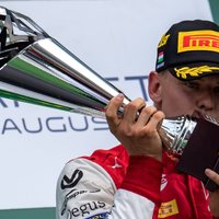 Miks Šūmahers izcīna savu pirmo uzvaru 'Formula 2' seriālā