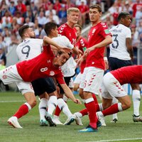 Dānijas un Francijas futbolisti nospēlē nepieciešamo neizšķirtu