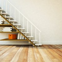 Kā lietderīgi izmantot vietu zem kāpnēm?