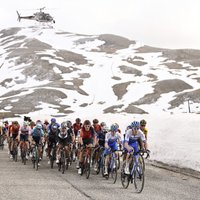 Skujiņš zaudē 30 pozīcijas 'Giro d'Italia' kopvērtējumā; posmā uzvar itālis Baiss