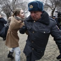 Policija Volgogradā izdzenā cilvēkus, kuri pulcējas nesankcionētam pasākumam